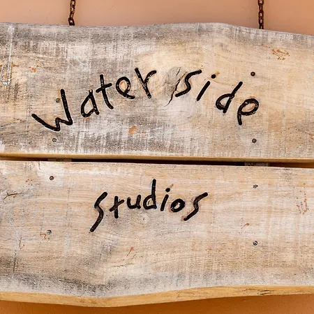 Ξενοδοχείο με διαμερίσματα Waterside Λιμενάρια